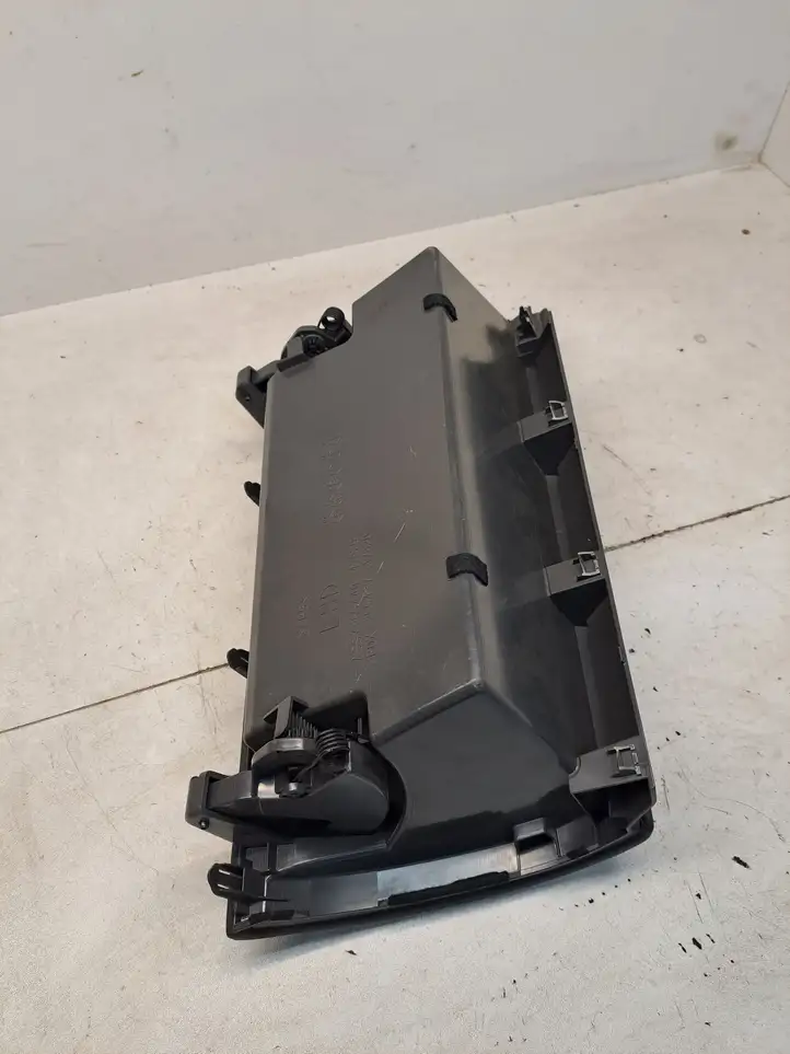 Toyota Prius+ (ZVW40) (2011 - 2018) 55440470205543747020 Бардачок в сборе — фото 5