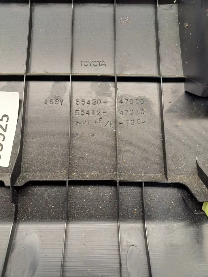 Toyota Prius (XW20) (2003 - 2009) 5542047010 Крышка бардачка — фото 7