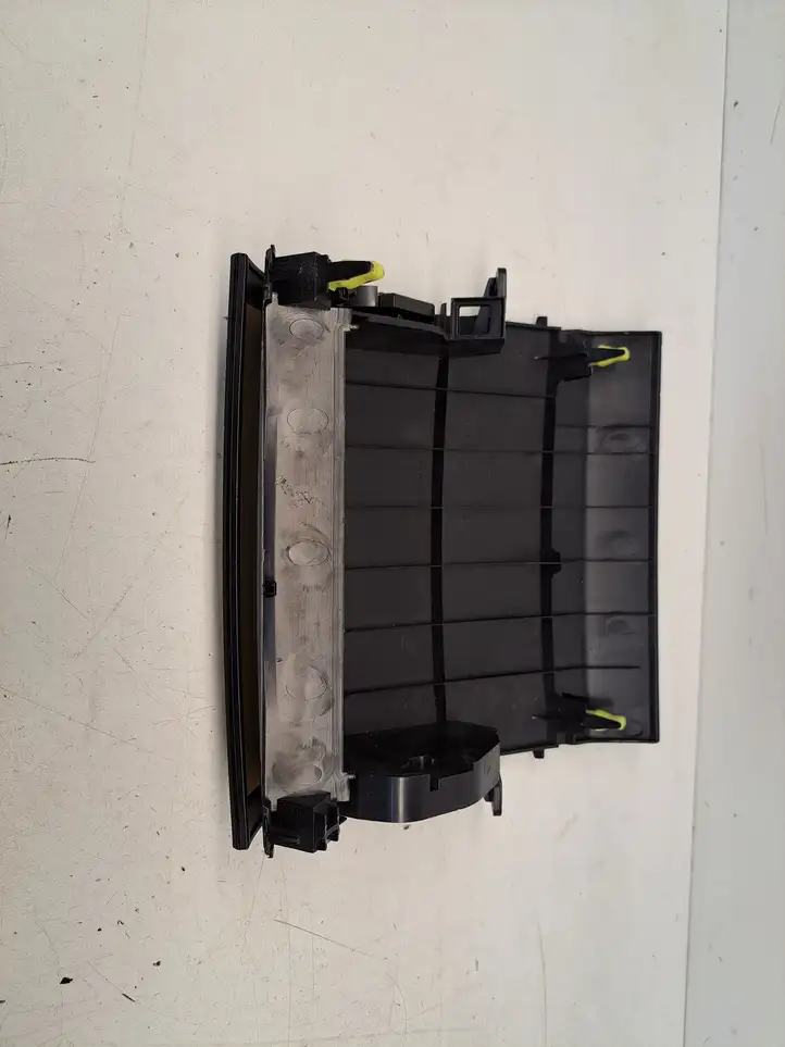 Toyota Prius (XW20) (2003 - 2009) 55420470105541247010 Крышка бардачка — фото 4
