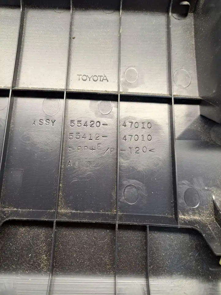 Toyota Prius (XW20) (2003 - 2009) 5542047010 Крышка бардачка — фото 7