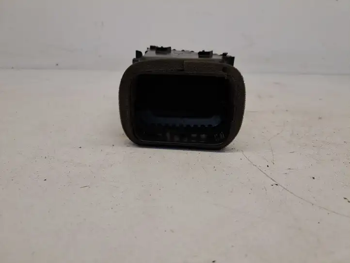 Toyota Prius (NHW20) (2003 - 2009) 5506247010 Боковой воздушный дефлектор — фото 2