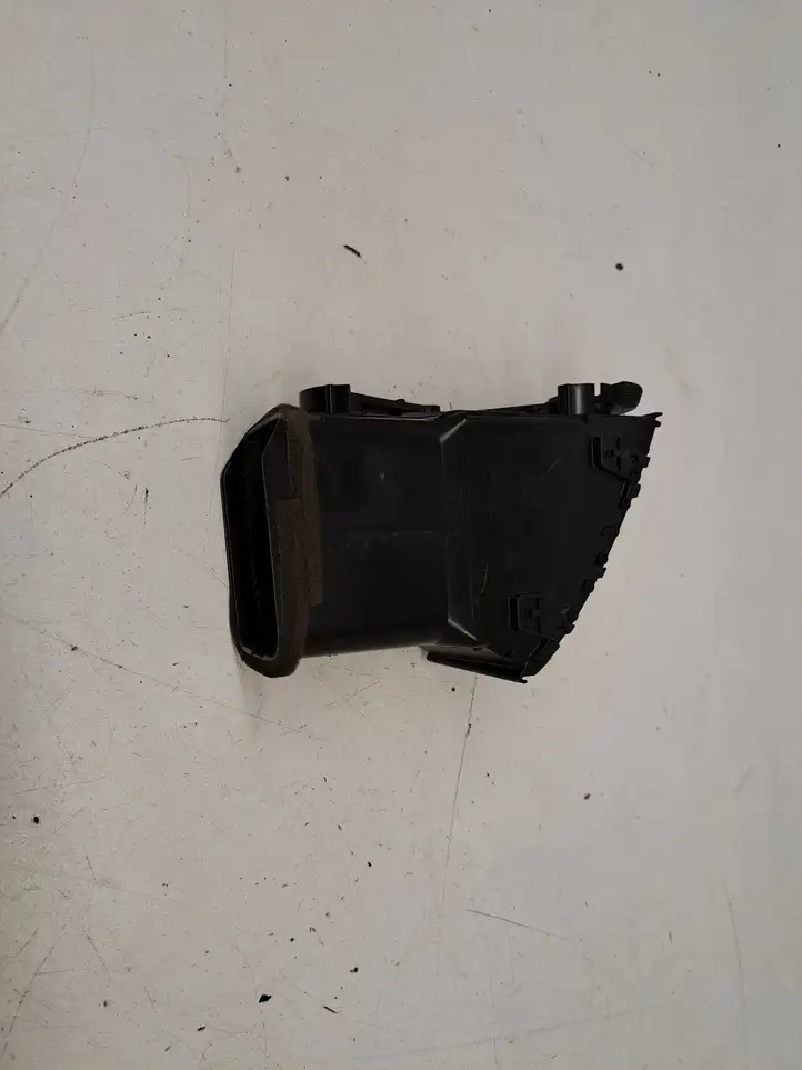 Toyota Prius (NHW20) (2003 - 2009) 4556447010 Воздушная решетка панели — фото 4