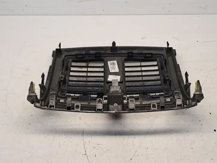 Toyota Auris 150 (2006 - 2012) 21GY18 Центральный воздушный дефлектор — фото 2