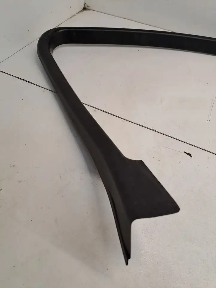 BMW 3 E90 E91 (2005 - 2012) 51347060205 Накладка стекла передней двери — фото 3