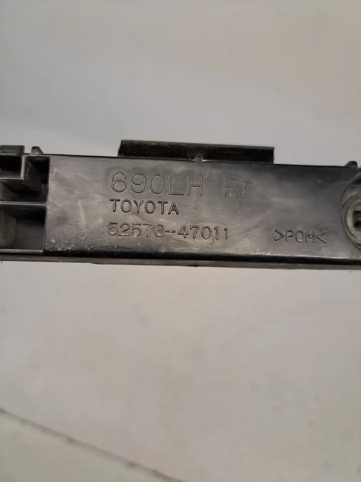 Toyota Prius (XW20) (2003 - 2009) 5257647011 Кронштейн заднего бампера — фото 3