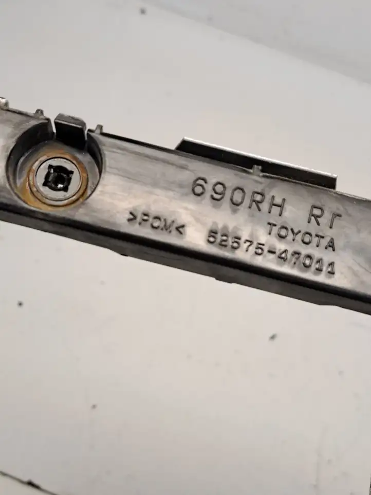Toyota Prius (XW20) (2003 - 2009) 5257547011 Кронштейн заднего бампера — фото 6