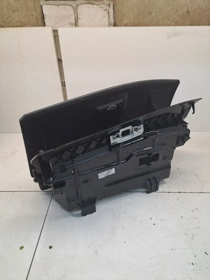 BMW 5 E60 E61 (2004 - 2010) 51167034080 Вещевой ящик — фото 3