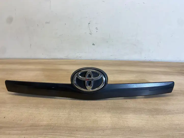 Toyota Verso (2012 - 2015) 768110F060 Подсветка номера — фото 1
