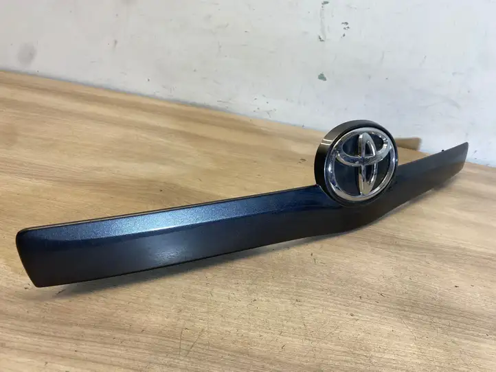 Toyota Verso (2012 - 2015) 768110F060 Подсветка номера — фото 3