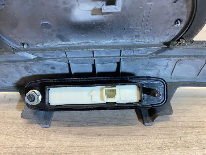 Toyota Verso (2012 - 2015) 768110F060 Подсветка номера — фото 5