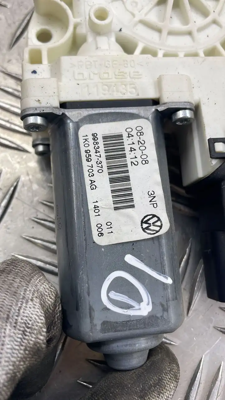 Volkswagen Golf V (2003 - 2009) 1K0959703 Стеклоподъемник задней двери — фото 2