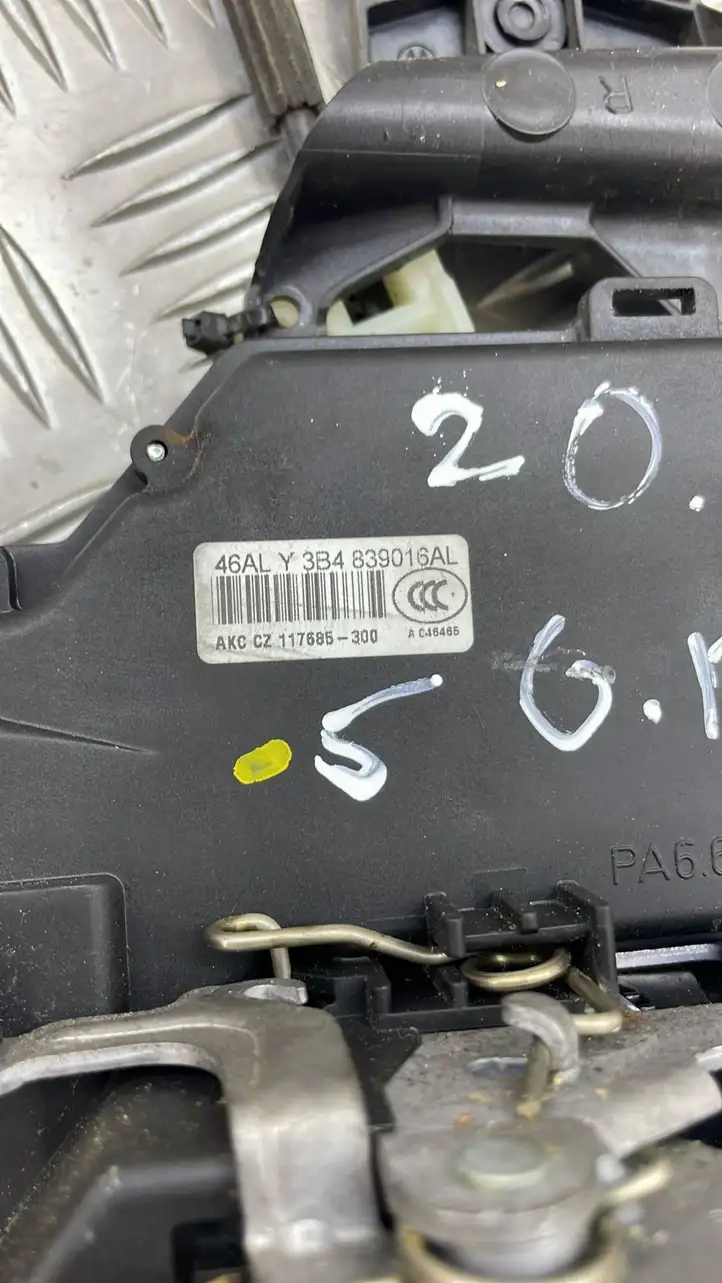 Volkswagen PASSAT B5.5 (2001 - 2005) Замок задней двери — фото 2