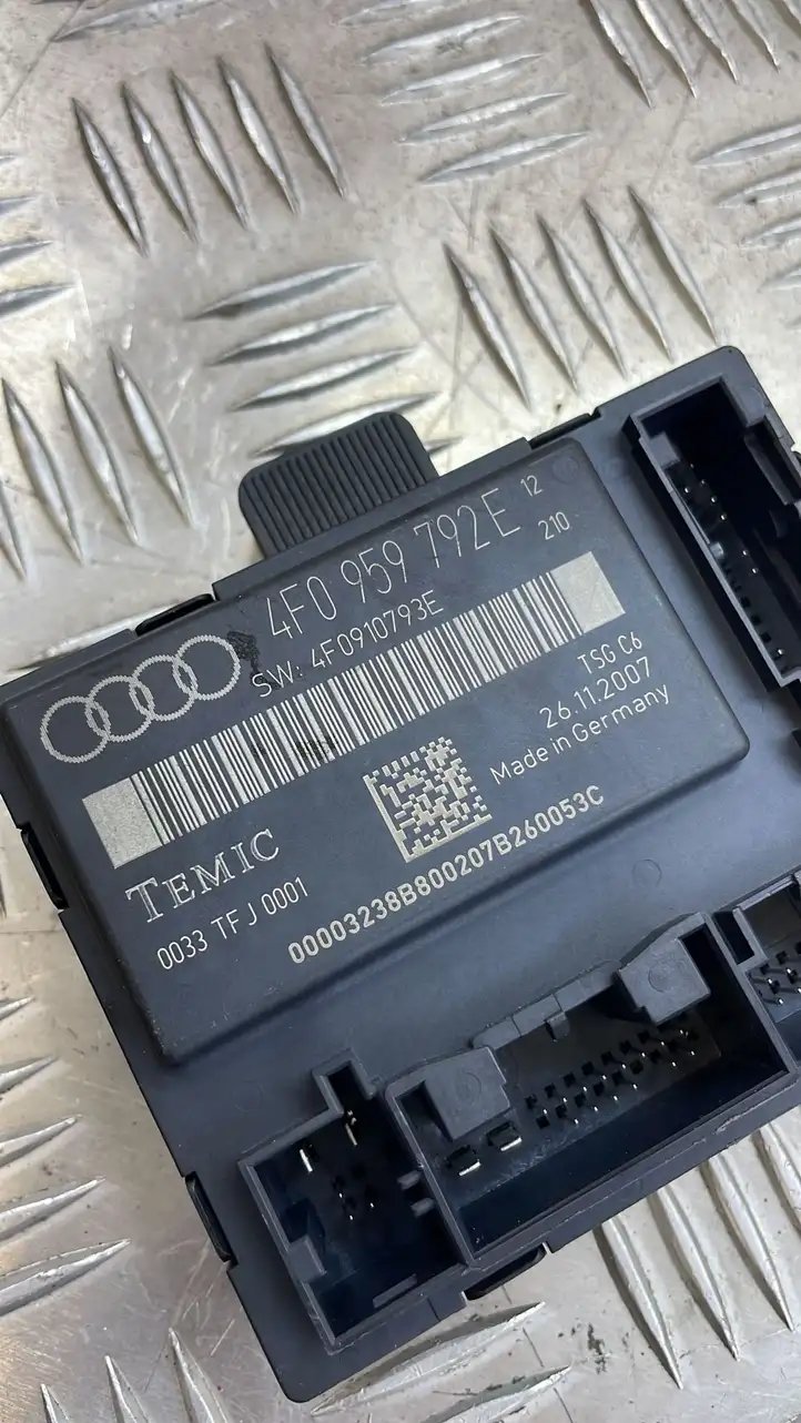 Audi A6 S6 C6 4F (2008 - 2011) 4F0959792F Блок управления дверью — фото 2