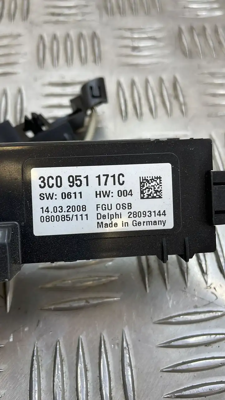 Volkswagen PASSAT B6 (2005 - 2010) 3C0951171 Ультразвуковой датчик — фото 2