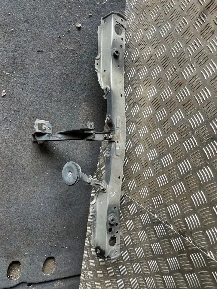 Toyota Corolla Verso AR10 (2004 - 2009) Верхняя панель радиатора — фото 1