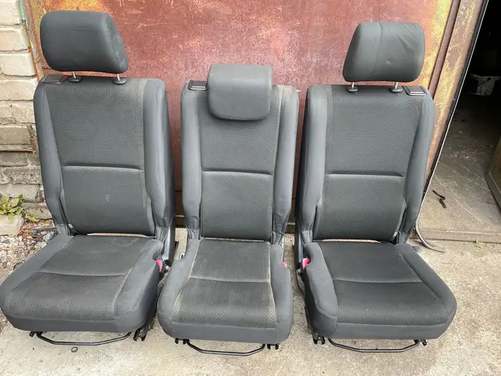 Toyota Corolla Verso AR10 (2004 - 2009) Второй ряд сидений — фото 1