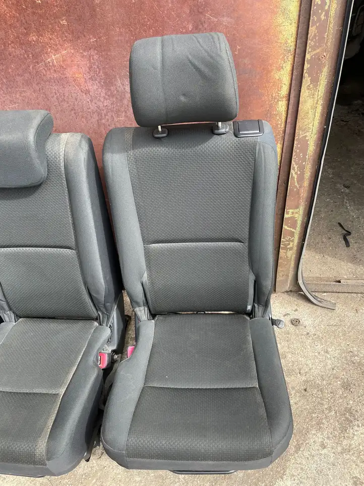 Toyota Corolla Verso AR10 (2004 - 2009) Второй ряд сидений — фото 4