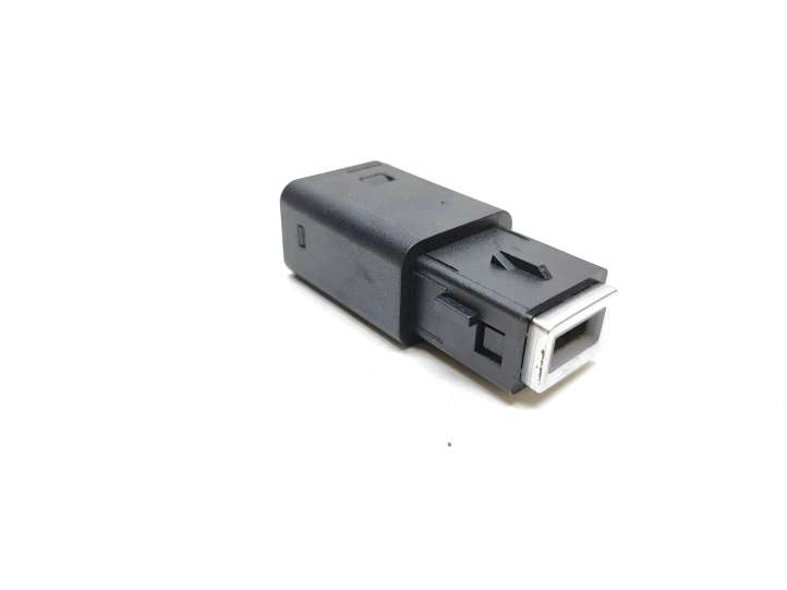 98217039DX Peugeot 208 USB jungtis