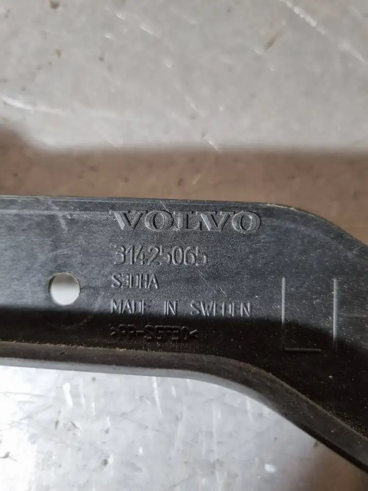 Volvo S90, V90 (2016 - 2020) 31425065 Кронштейн заднего бампера — фото 3