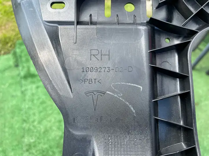 Tesla Model S (2012 - 2016) 100927300D Кронштейн угловой части бампера — фото 3
