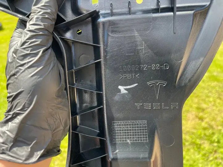 Tesla Model S (2012 - 2016) 100927200D Кронштейн угловой части бампера — фото 2