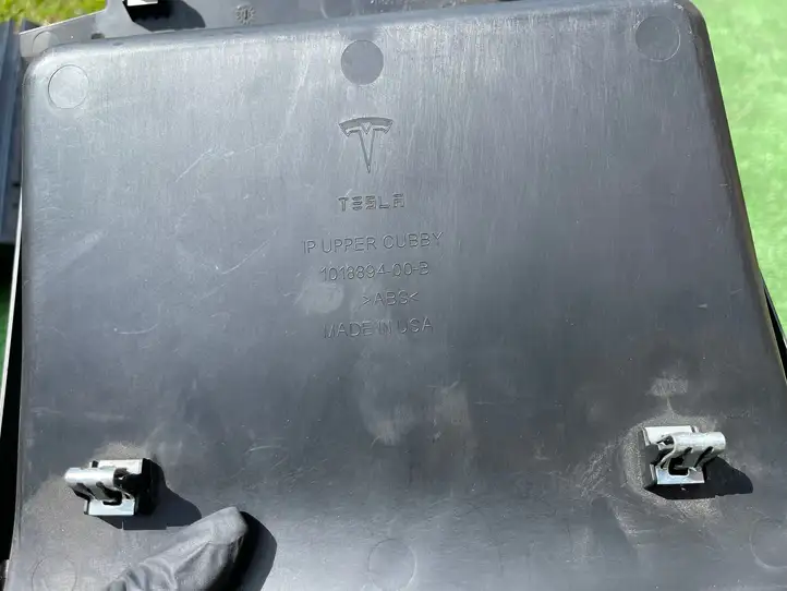 Tesla Model S (2012 - 2016) 101889400B Вещевой ящик — фото 2