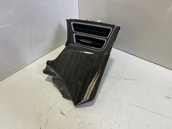 Tesla Model S (2012 - 2016) 600762900C Воздушная решетка панели — фото 1
