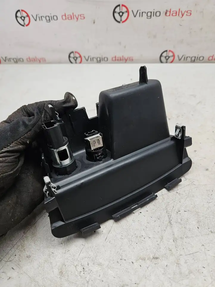 Peugeot 2008 I (2013 - 2019) 9674655277 Передняя пепельница — фото 4