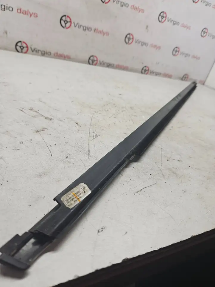 Volkswagen Tiguan (2007 - 2011) 5N0837475E Накладка стекла передней двери — фото 5