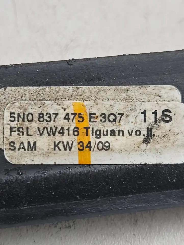 Volkswagen Tiguan (2007 - 2011) 5N0837475E Накладка стекла передней двери — фото 7