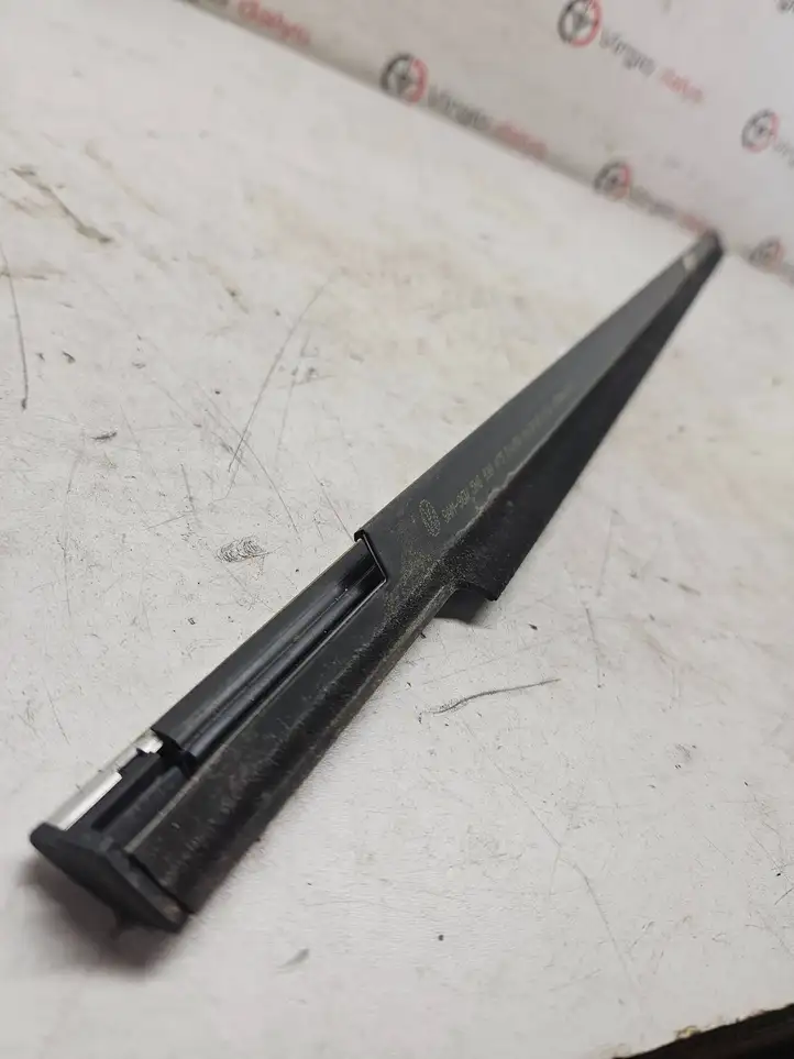 Volkswagen Tiguan (2007 - 2011) 5N0839475D Накладка стекла задней двери — фото 4