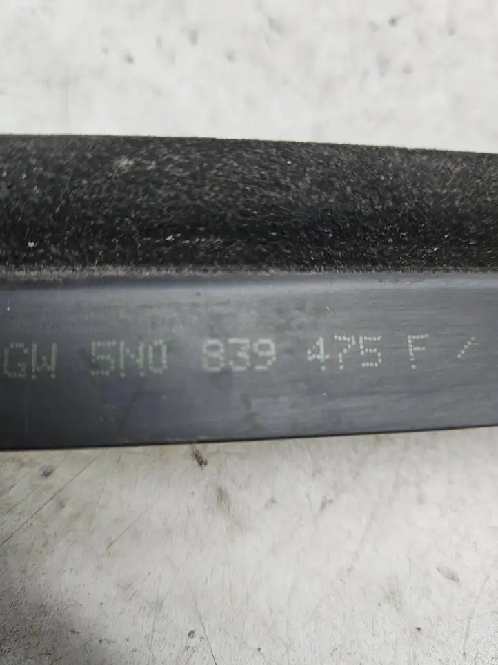Volkswagen Tiguan (2007 - 2011) 5N0839475F Накладка стекла задней двери — фото 5