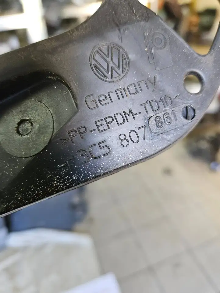 Volkswagen PASSAT B6 (2005 - 2010) 3c5807861 Кронштейн заднего бампера — фото 7