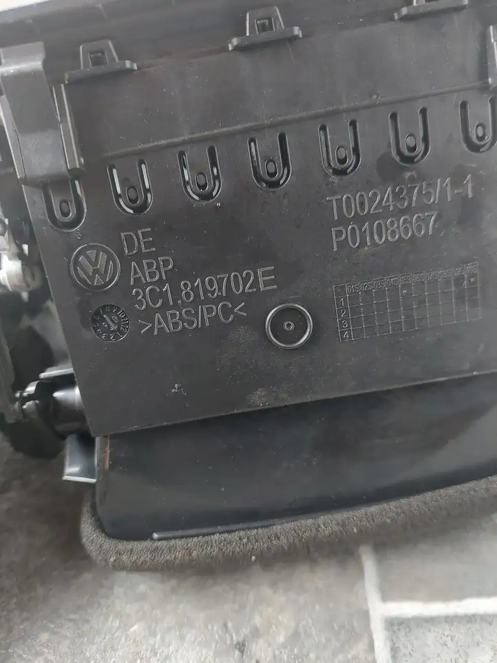 Volkswagen PASSAT B6 (2005 - 2010) 3C1819702E Боковой воздушный дефлектор — фото 4