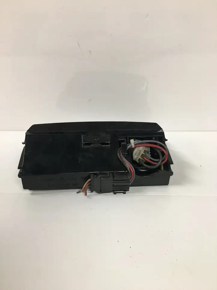 Audi A6 S6 C5 4B (1997 - 2001) 4B0857951 Передняя пепельница — фото 4