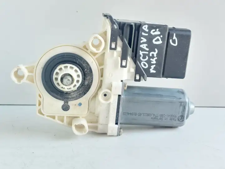 Skoda Octavia Mk2 (1Z) (2004 - 2013) 1K0959704B Стеклоподъемник задней двери — фото 1