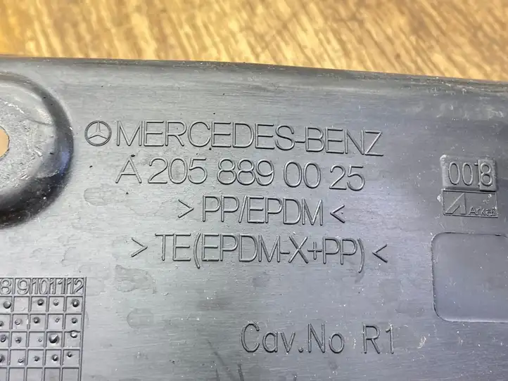 Mercedes-Benz C W205 (2014 - 2021) A2058890025 Накладка крыла — фото 3