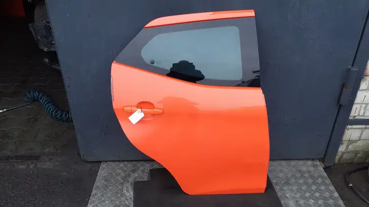 Toyota Aygo AB40 (2014 - 2018) Задняя дверь — фото 1
