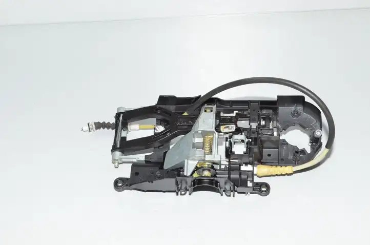 BMW 5 F10 F11 (2009 - 2016) Крепление наружной ручки передней двери — фото 2