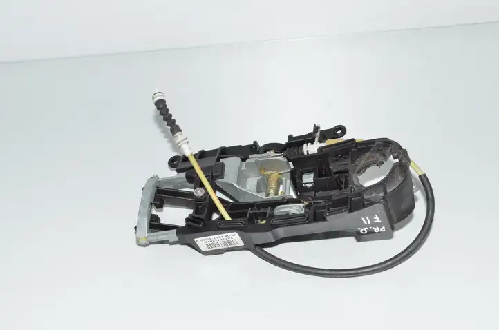 BMW 5 F10 F11 (2009 - 2016) Крепление наружной ручки передней двери — фото 3