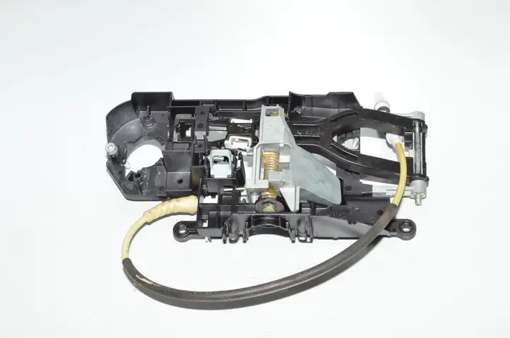 BMW 5 F10 F11 (2009 - 2016) Крепление наружной ручки задней двери — фото 4