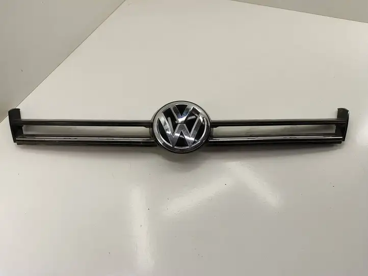 Volkswagen Golf VII (2013 - 2019) 5G0853655D Верхняя решетка радиатора — фото 1