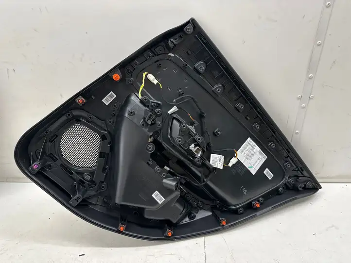 Mercedes-Benz CLA C118,X118 (2019 - ) A1187305900 Обшивка задней двери — фото 3