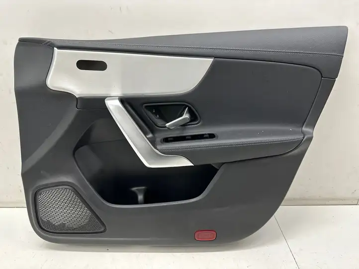 Mercedes-Benz CLA C118,X118 (2019 - ) A1187207001 Обшивка передней двери — фото 1