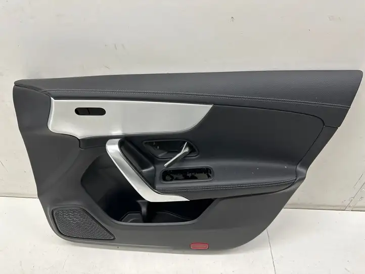 Mercedes-Benz CLA C118,X118 (2019 - ) A1187207001 Обшивка передней двери — фото 2
