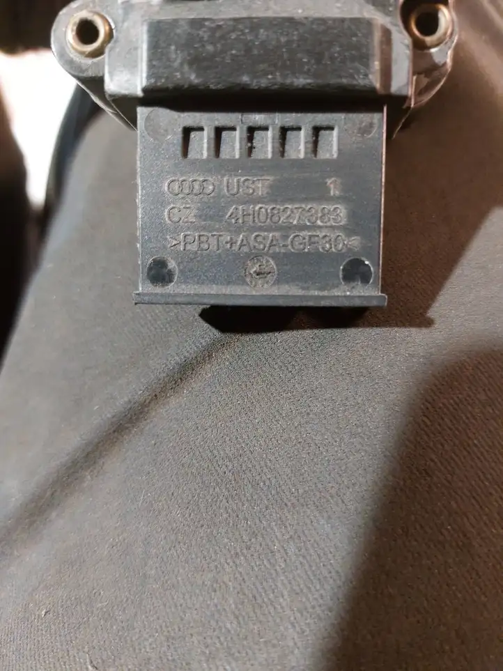 Audi A7 S7 4G (2010 - 2014) 4H0827383 Доводчик крышки багажника — фото 3
