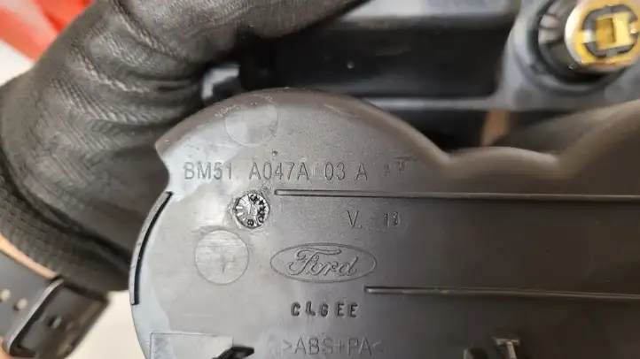 Ford Focus (2011 - 2015) BM51A047A03A Коврик выдвижного ящика — фото 6