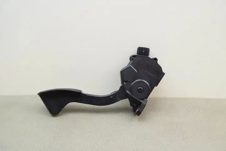 Toyota Prius (XW30) (2009 - 2015) 7811012050 Педаль акселератора — фото 4