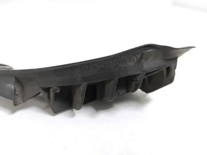 Toyota RAV 4 (XA30) (2006 - 2016) 53866-42010 Накладка стоек лобового стекла — фото 3