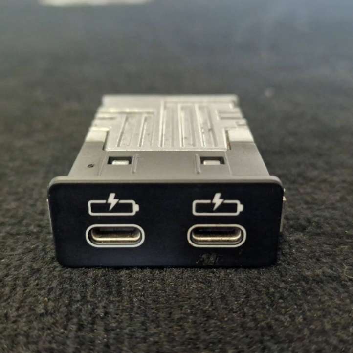 8711938 BMW 2 F44 USB jungtis